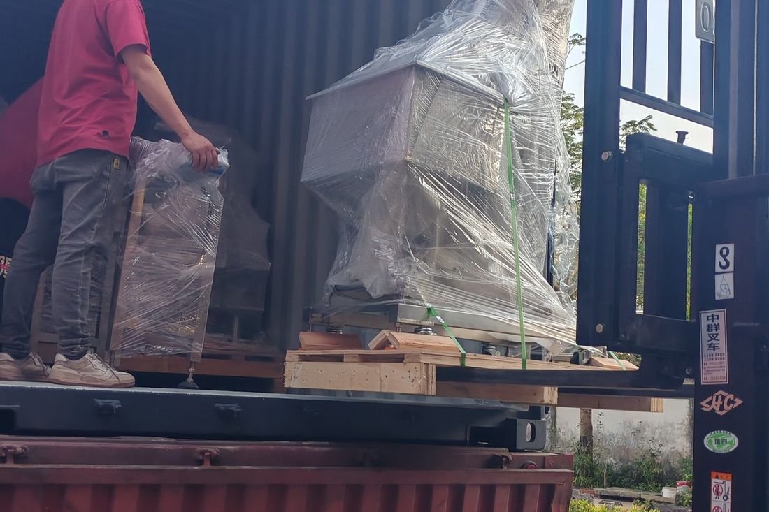 Oral-pouch line container-shipment photo