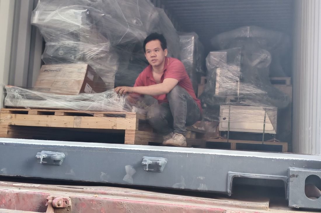 Oral-pouch line container-shipment photo