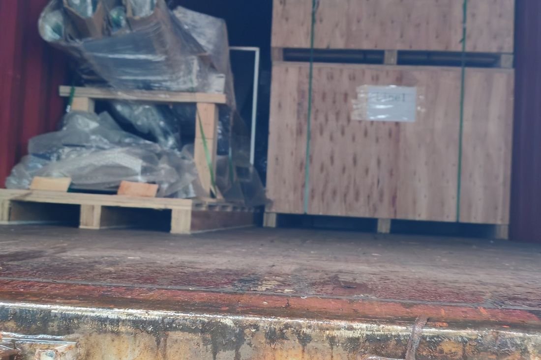 Oral-pouch line container-shipment photo