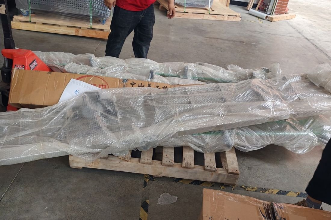 Oral-pouch line container-shipment photo