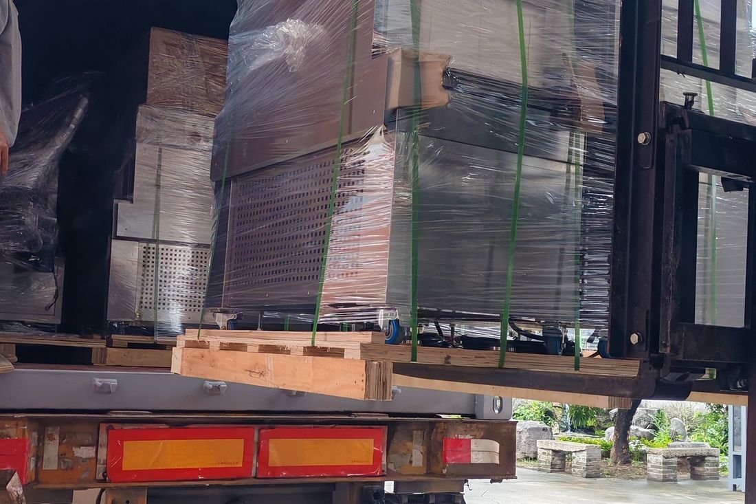 Oral-pouch line container-shipment photo