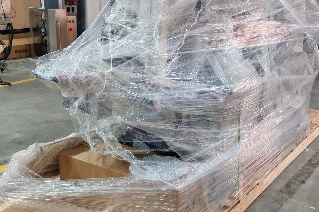 Oral-pouch line container-shipment photo