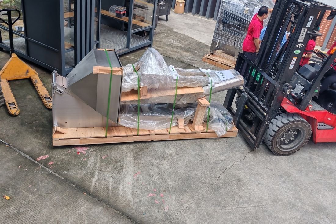 Oral-pouch line container-shipment photo