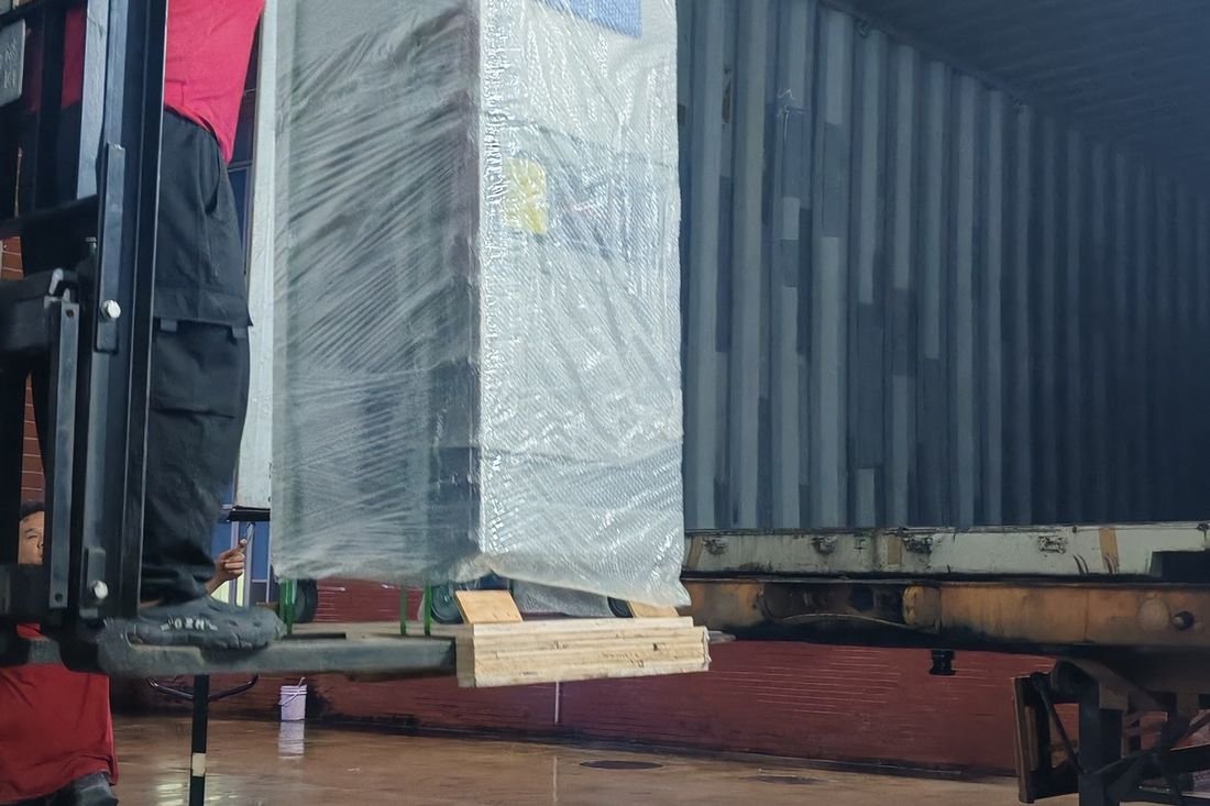 Oral-pouch line container-shipment photo