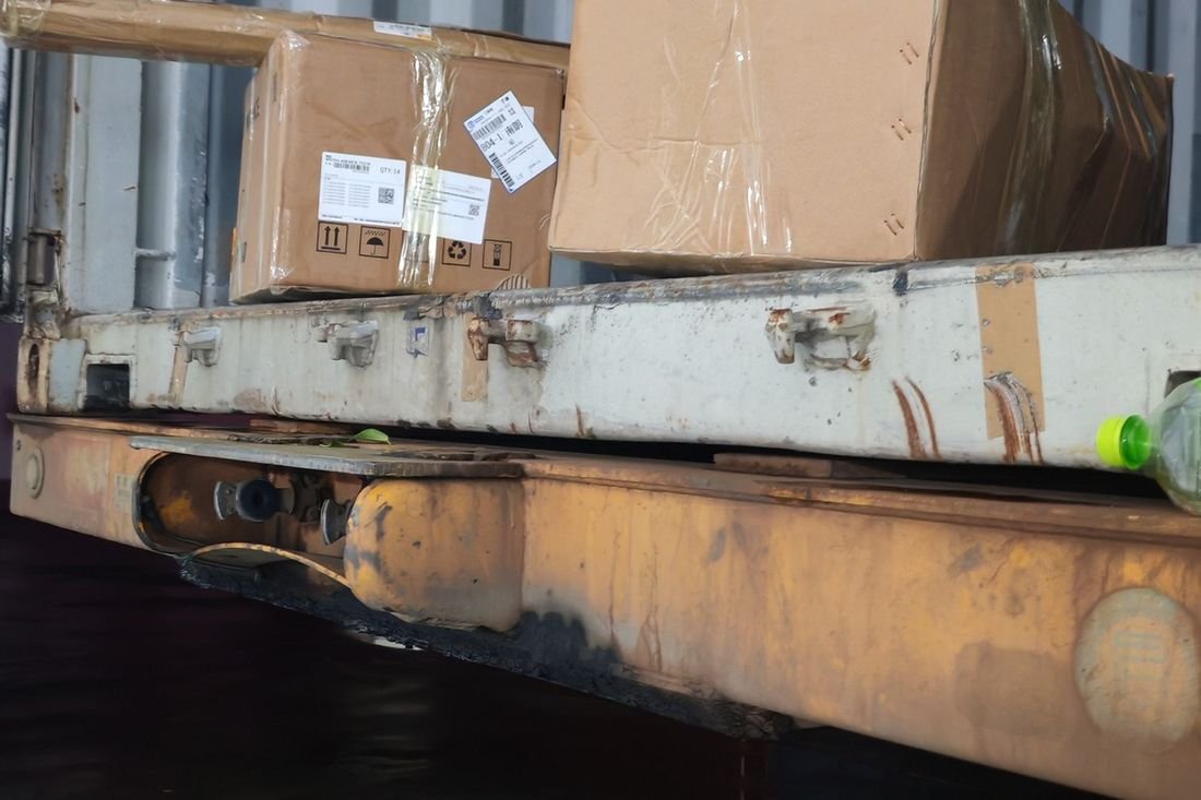Oral-pouch line container-shipment photo